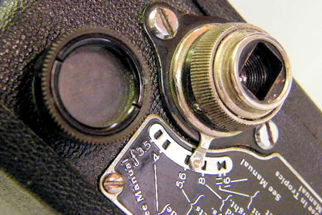 Camera Cine-Kodak Modl Bb Junior  - vue de face